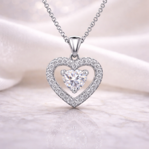 Sparkling_Silver_heart-shaped_diamond